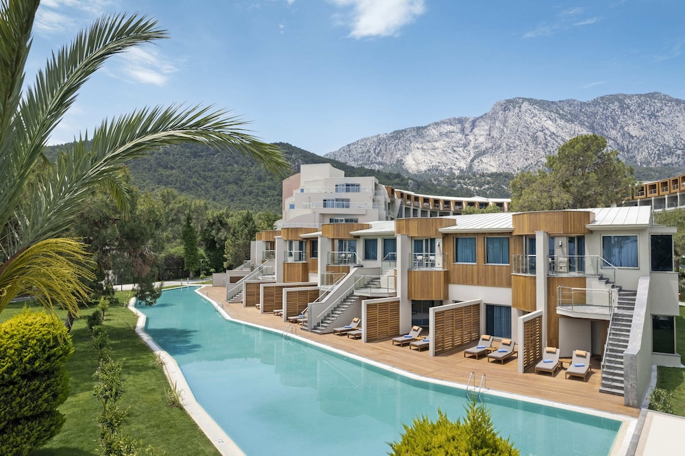 Rixos Sungate - The Land of Legends Access — Swimming pool in Kemer