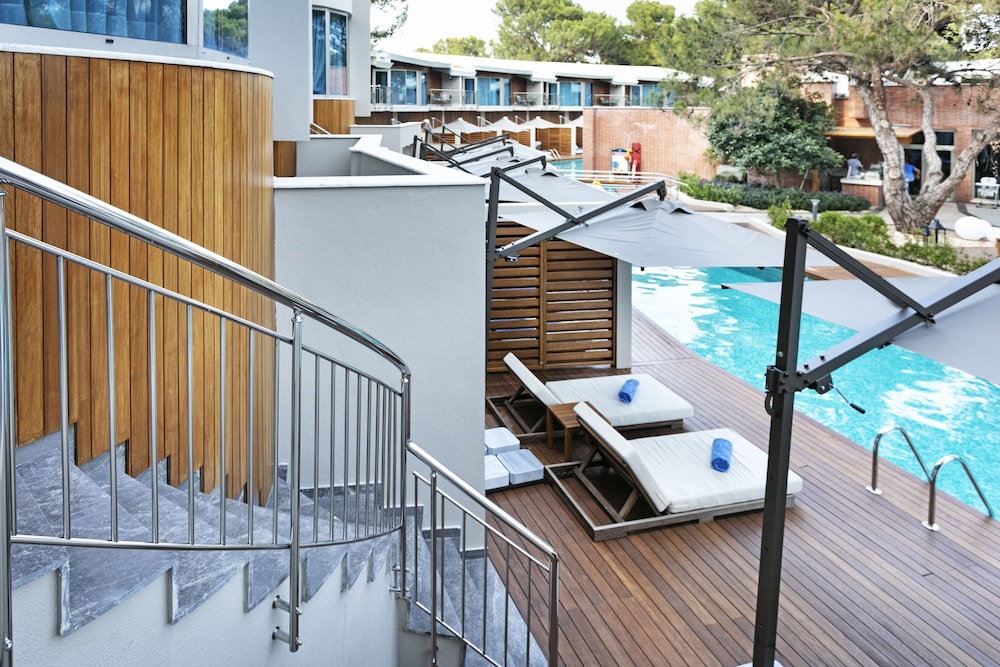 Rixos Sungate - The Land of Legends Access — Swimming pool in Kemer