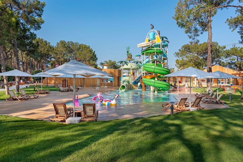 Rixos Sungate - The Land of Legends Access — Swimming pool in Kemer