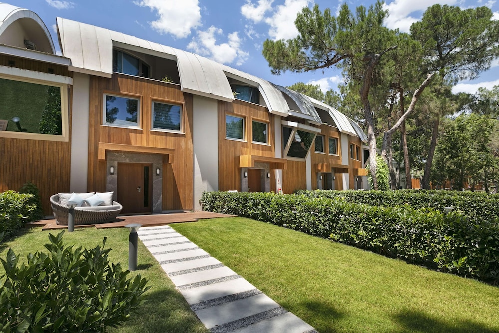 Rixos Sungate - The Land of Legends Access — Hotel building in Kemer