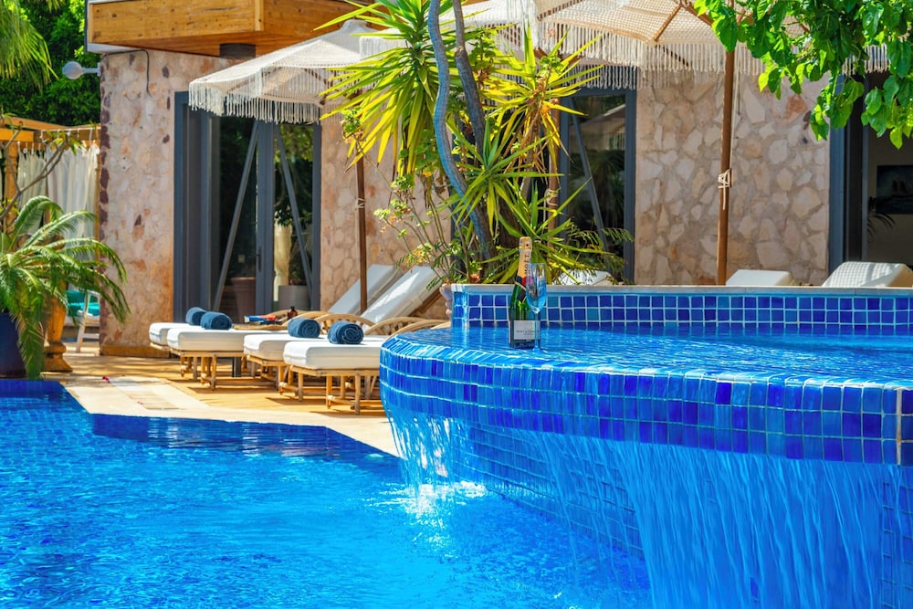 Elixir Boutique Hotel — Swimming pool in Kalkan