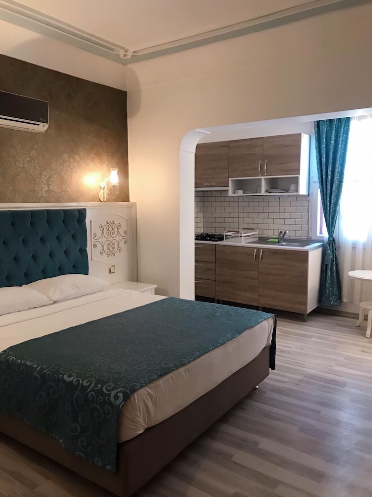 Urcu Hotel — Hotel rooms in Antalya