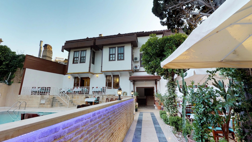Urcu Hotel — Hotel building in Antalya