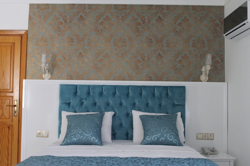 Urcu Hotel — Hotel rooms in Antalya