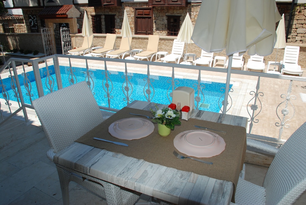 Urcu Hotel — Swimming pool in Antalya