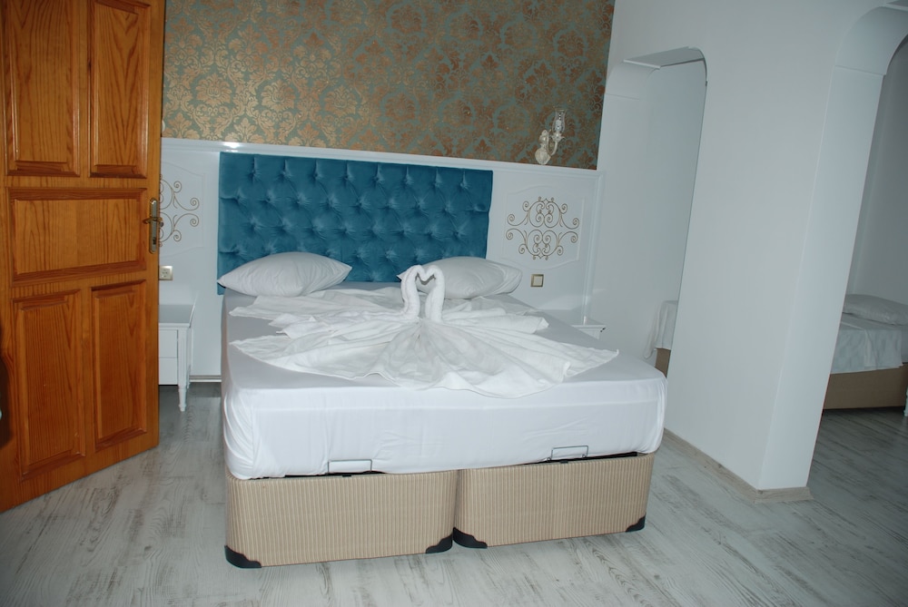 Urcu Hotel — Hotel rooms in Antalya
