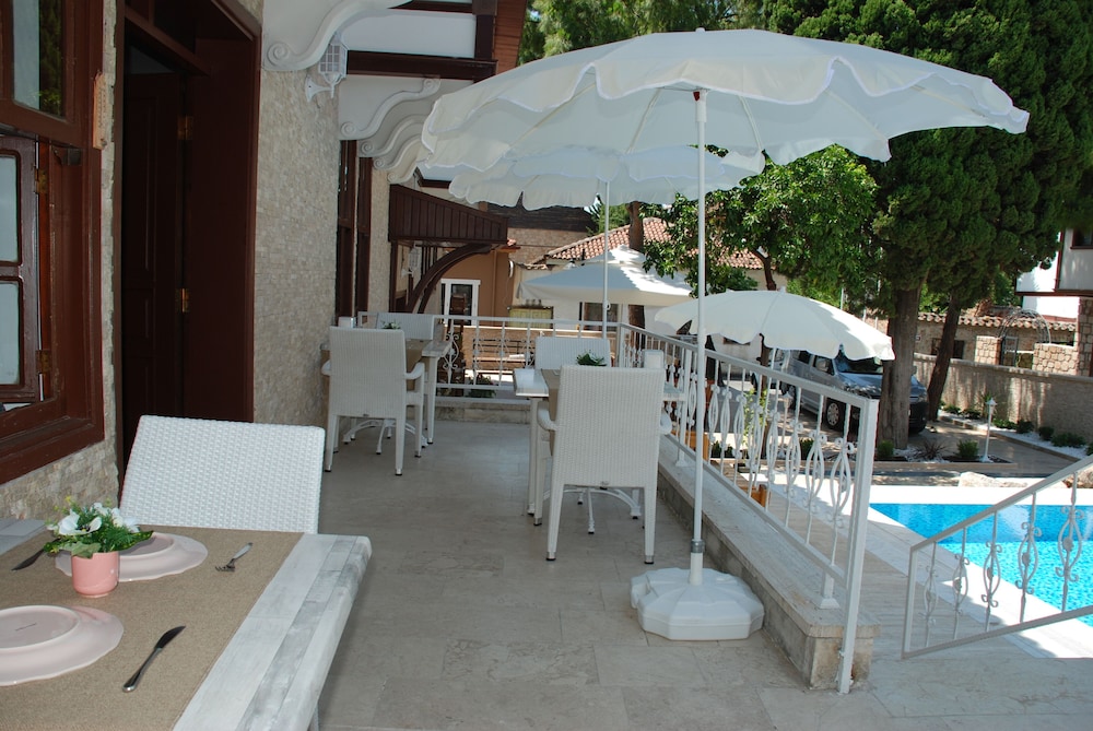 Urcu Hotel — Restaurant & bars in Antalya