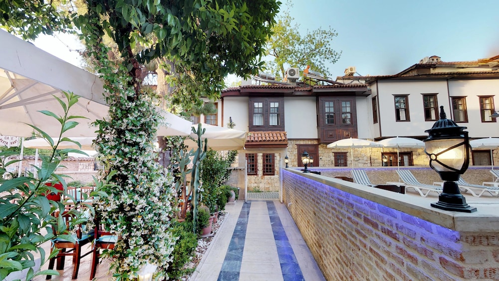 Urcu Hotel — Swimming pool in Antalya