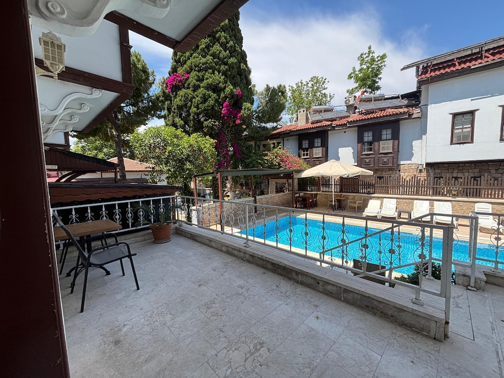 Urcu Hotel — Swimming pool in Antalya