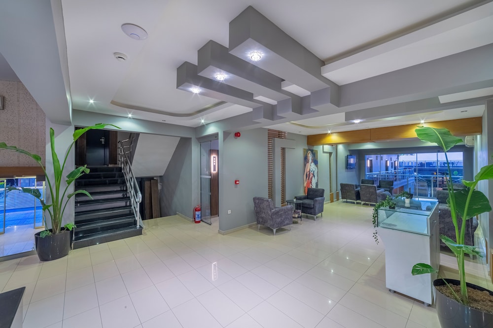 Royalisa Palmiye Beach +14 Adult Only — Hotel building in Alanya