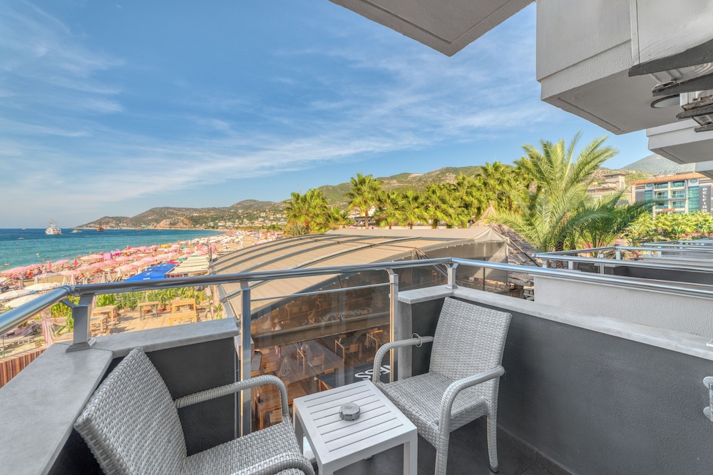Royalisa Palmiye Beach +14 Adult Only — Hotel rooms in Alanya