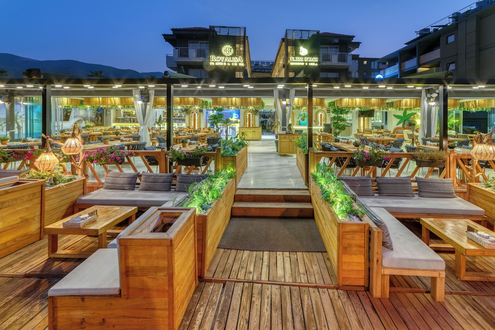 Royalisa Palmiye Beach +14 Adult Only — Restaurant & bars in Alanya