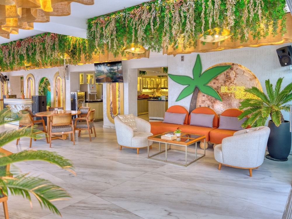 Royalisa Palmiye Beach +14 Adult Only — Restaurant & bars in Alanya