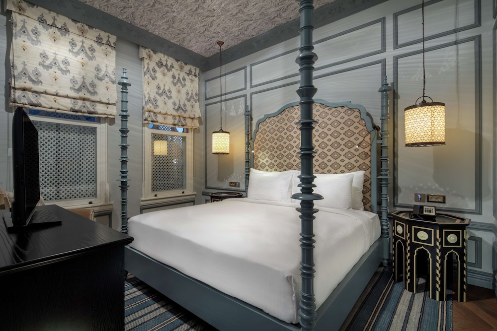 Hagia Sofia Mansions Istanbul, Curio Collection by Hilton — Hotel rooms in Istanbul, Istanbul