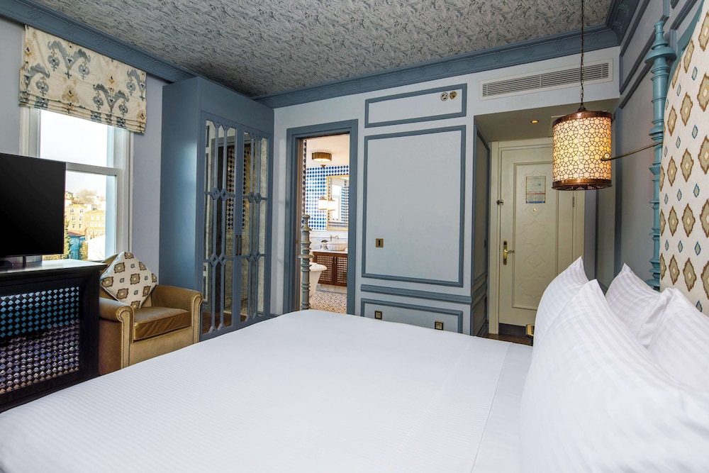 Hagia Sofia Mansions Istanbul, Curio Collection by Hilton — Hotel rooms in Istanbul, Istanbul