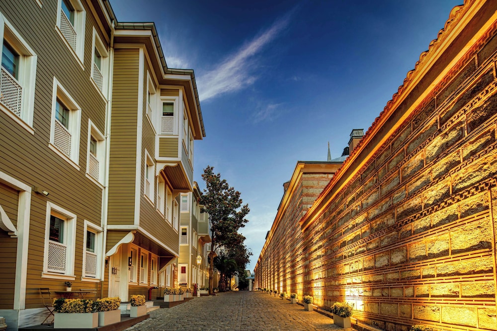 Hagia Sofia Mansions Istanbul, Curio Collection by Hilton — Hotel building in Istanbul, Istanbul