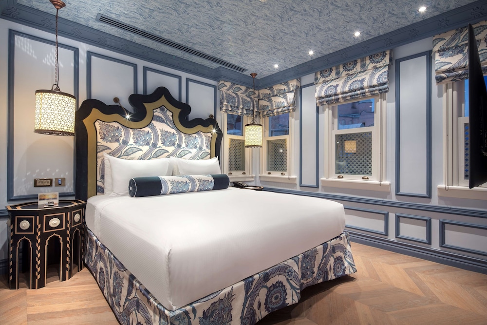 Hagia Sofia Mansions Istanbul, Curio Collection by Hilton — Hotel rooms in Istanbul, Istanbul