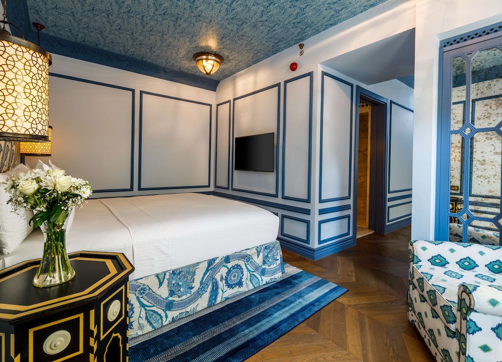 Hagia Sofia Mansions Istanbul, Curio Collection by Hilton — Hotel rooms in Istanbul, Istanbul