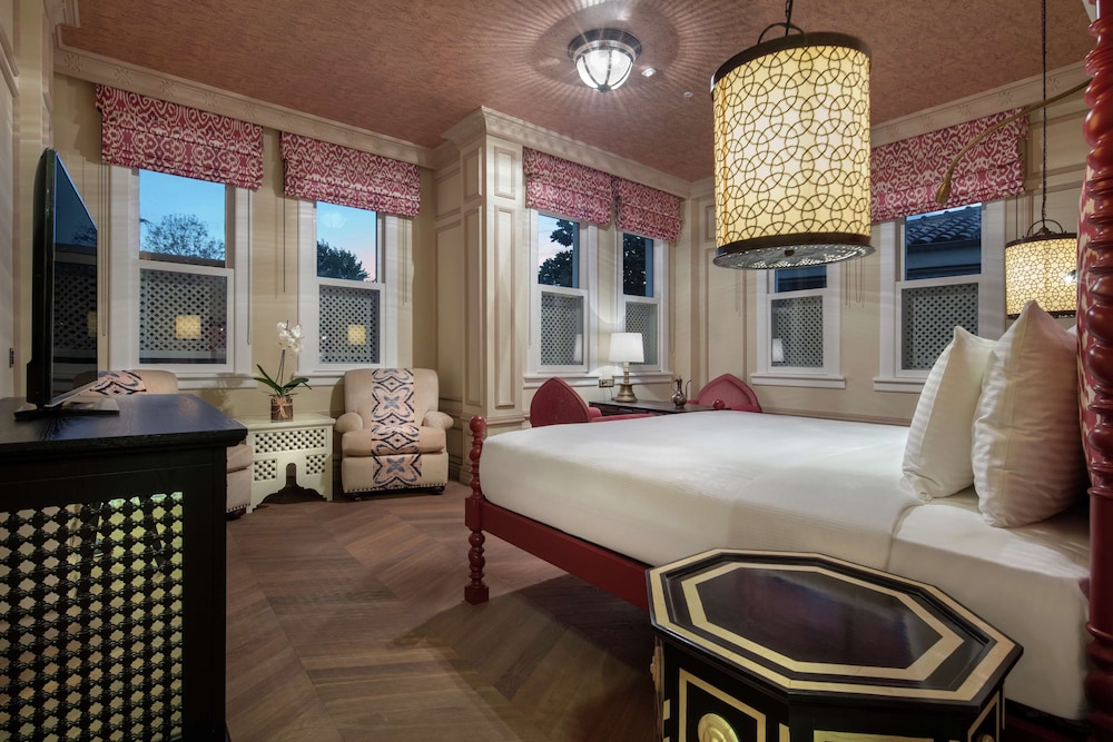 Hagia Sofia Mansions Istanbul, Curio Collection by Hilton — Hotel rooms in Istanbul, Istanbul