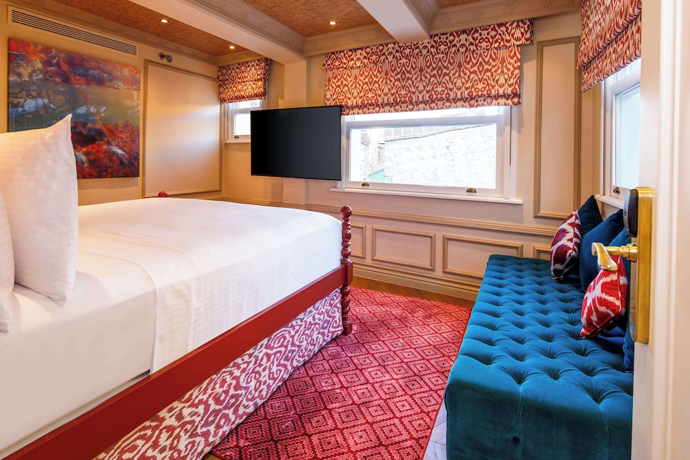 Hagia Sofia Mansions Istanbul, Curio Collection by Hilton — Hotel rooms in Istanbul, Istanbul