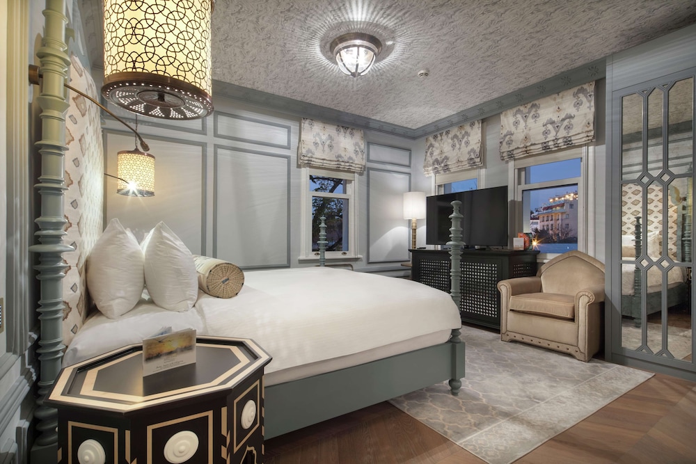 Hagia Sofia Mansions Istanbul, Curio Collection by Hilton — Hotel rooms in Istanbul, Istanbul
