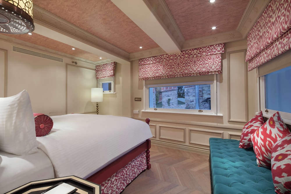 Hagia Sofia Mansions Istanbul, Curio Collection by Hilton — Hotel rooms in Istanbul, Istanbul