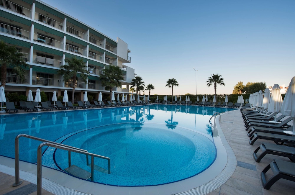 Tui Blue Barut Andiz - Adults Only - All Inclusive — Pool in Side