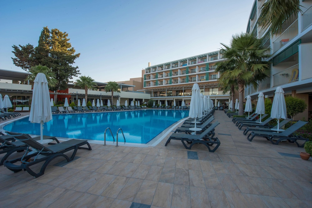 Tui Blue Barut Andiz - Adults Only - All Inclusive — Pool in Side
