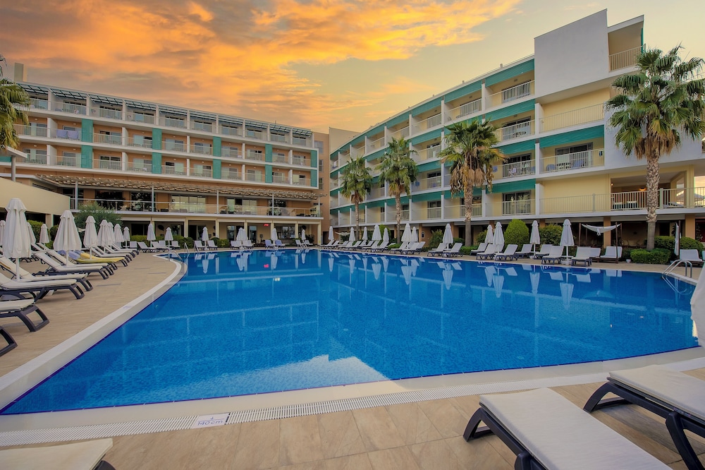 Tui Blue Barut Andiz - Adults Only - All Inclusive — Pool in Side