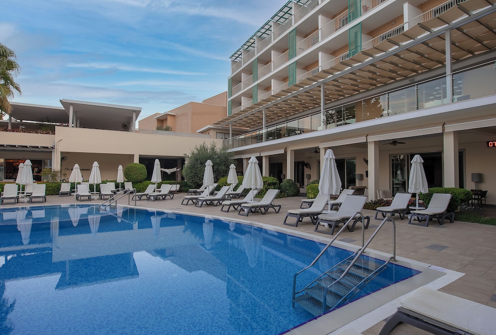 Tui Blue Barut Andiz - Adults Only - All Inclusive — Pool in Side