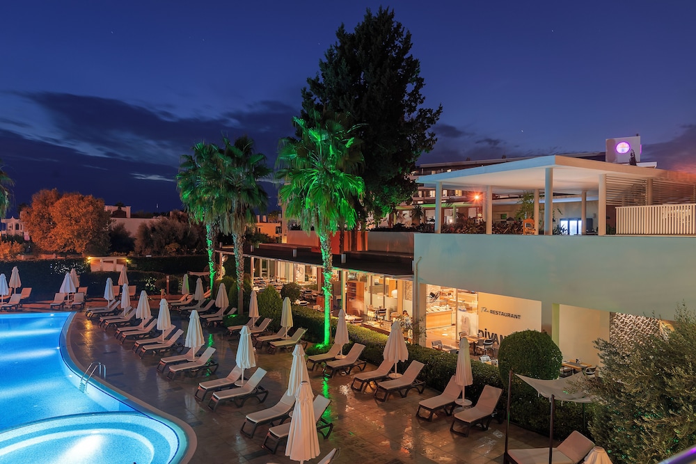 Tui Blue Barut Andiz - Adults Only - All Inclusive — Pool in Side