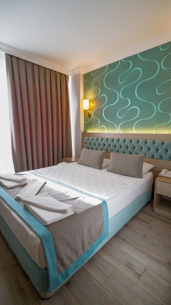 Side Lowe Hotel — Hotel rooms in Side