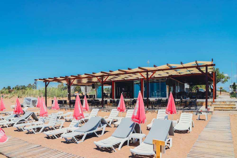 Side Lowe Hotel — Beach in Side