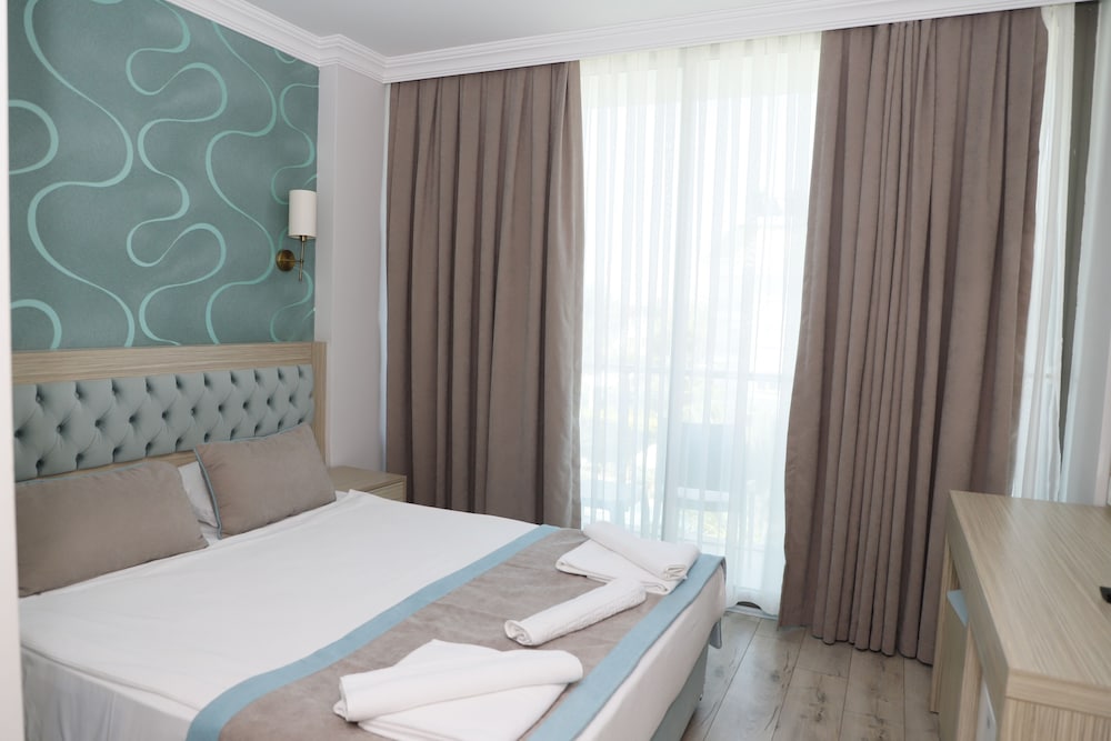Side Lowe Hotel — Hotel rooms in Side