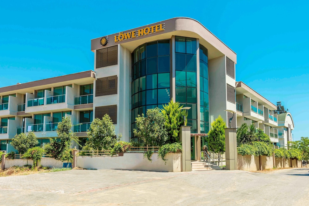 Side Lowe Hotel — Hotel building in Side