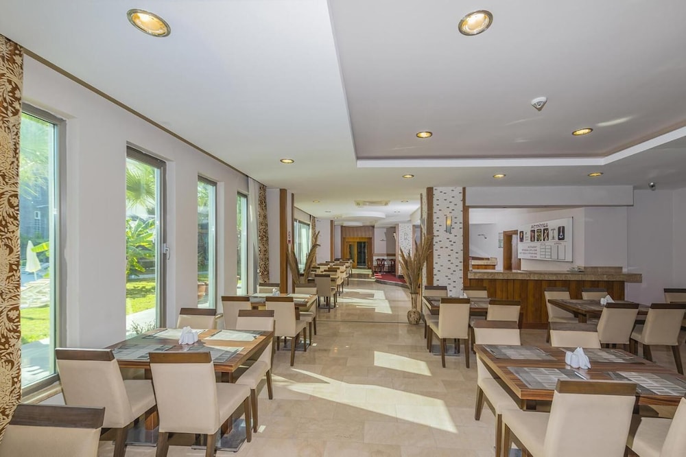 Side Lowe Hotel — Restaurant & bars in Side