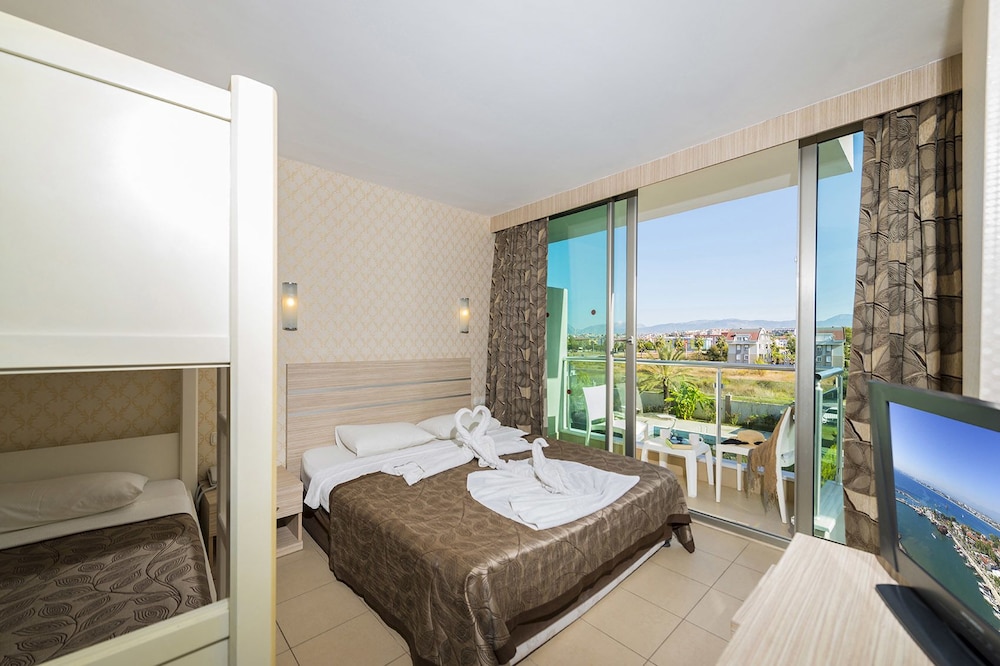 Side Lowe Hotel — Hotel rooms in Side