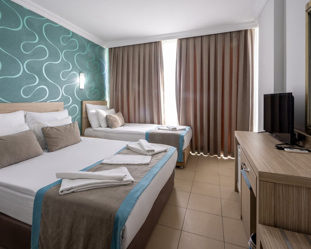 Side Lowe Hotel — Hotel rooms in Side