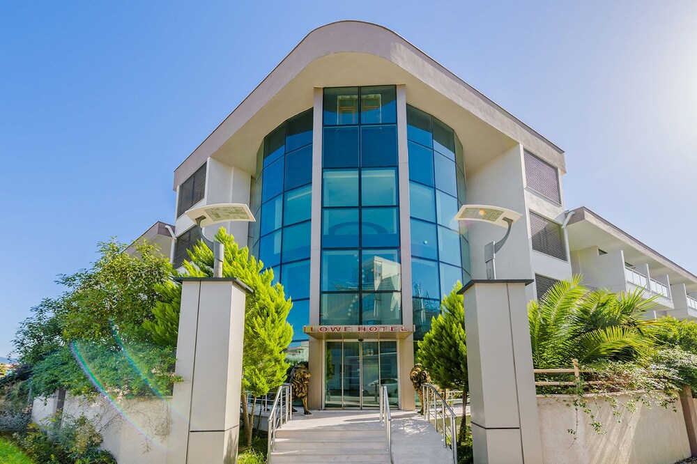 Side Lowe Hotel — Hotel building in Side