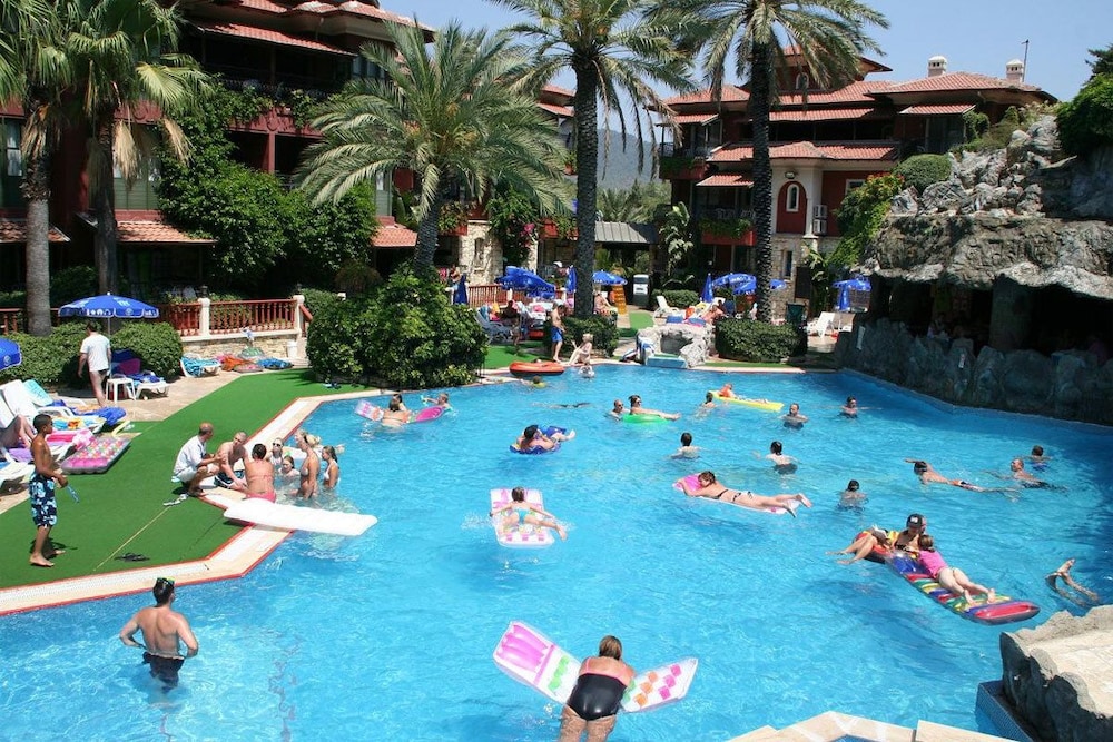 Grand Aquarium — Swimming pool in İçmeler, Mugla