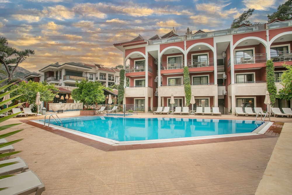 Grand Aquarium — Swimming pool in İçmeler, Mugla