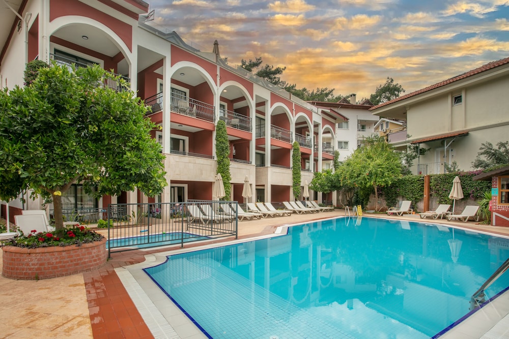 Grand Aquarium — Swimming pool in İçmeler, Mugla