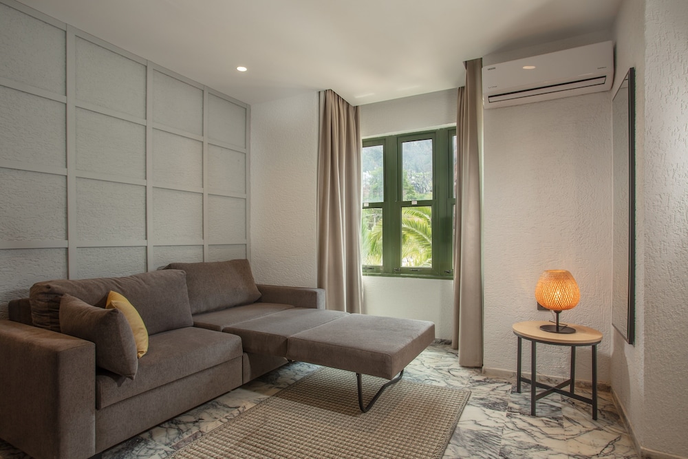 Grand Aquarium — Hotel rooms in İçmeler, Mugla