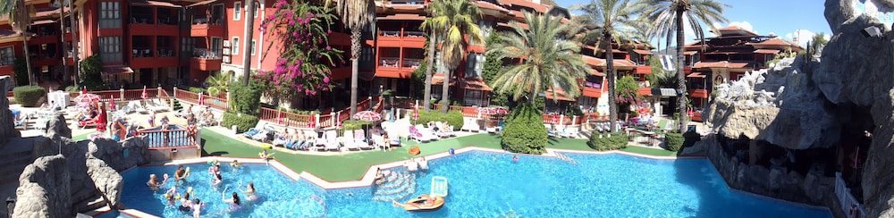 Grand Aquarium — Swimming pool in İçmeler, Mugla