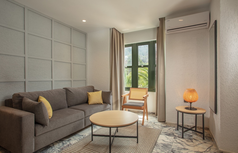 Grand Aquarium — Hotel rooms in İçmeler, Mugla