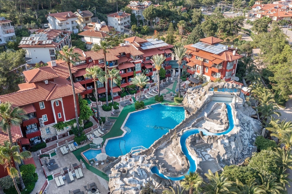 Grand Aquarium — Swimming pool in İçmeler, Mugla