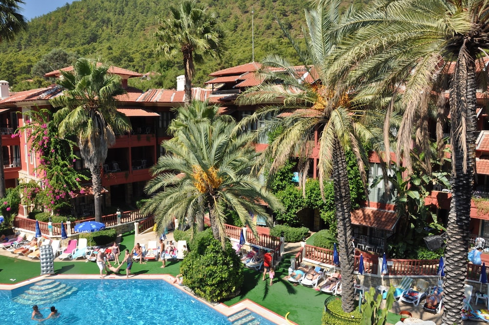 Grand Aquarium — Swimming pool in İçmeler, Mugla