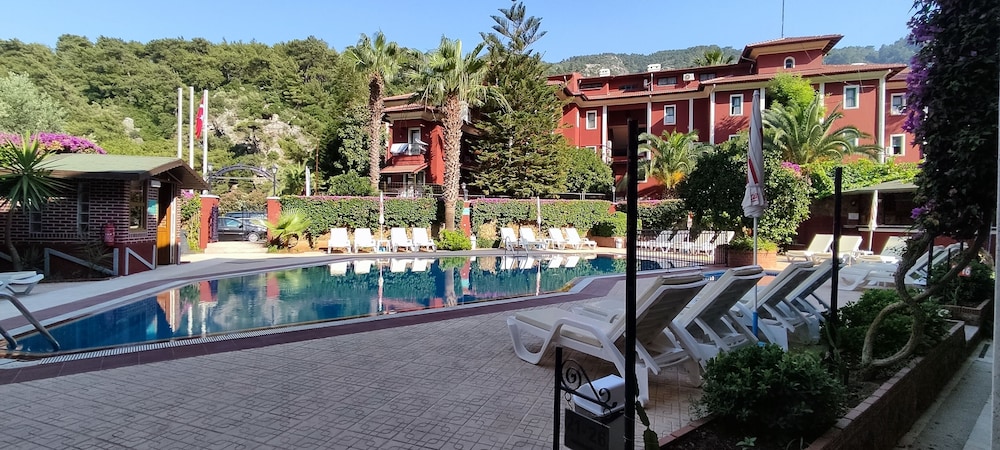 Grand Aquarium — Swimming pool in İçmeler, Mugla