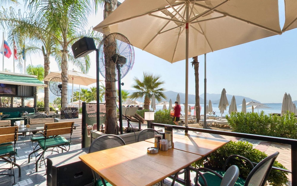 Yunus Beach Hotel — Restaurant & bars in Marmaris, Mugla