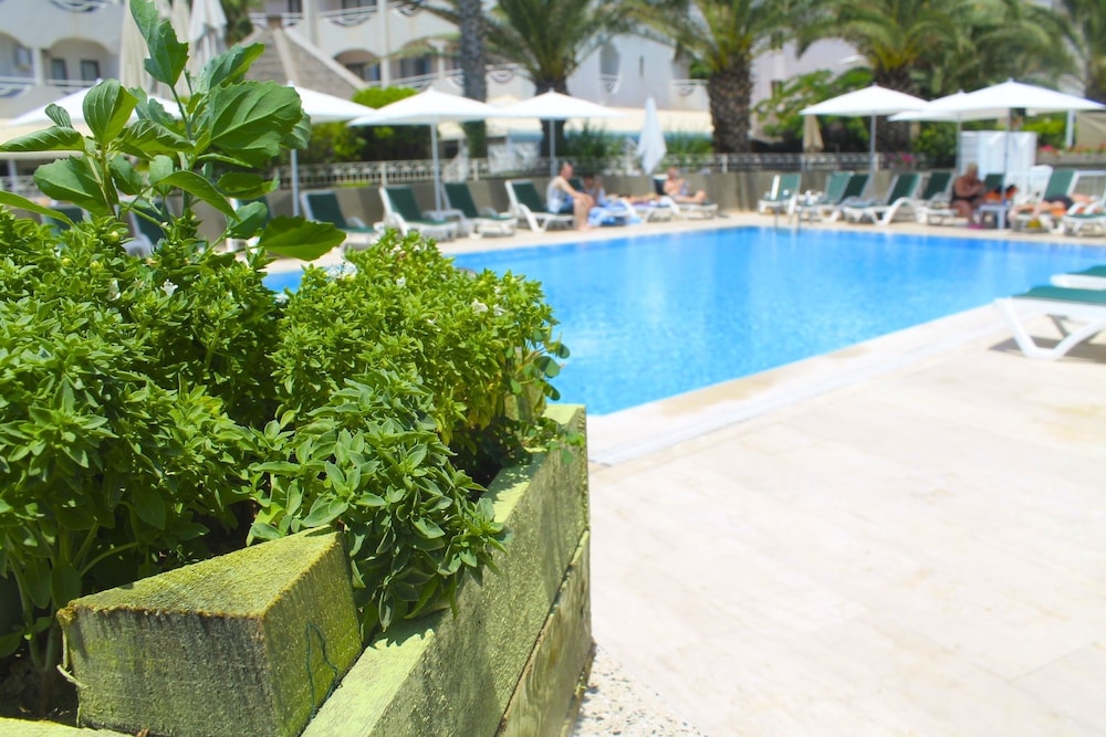 Yunus Beach Hotel — Swimming pool in Marmaris, Mugla